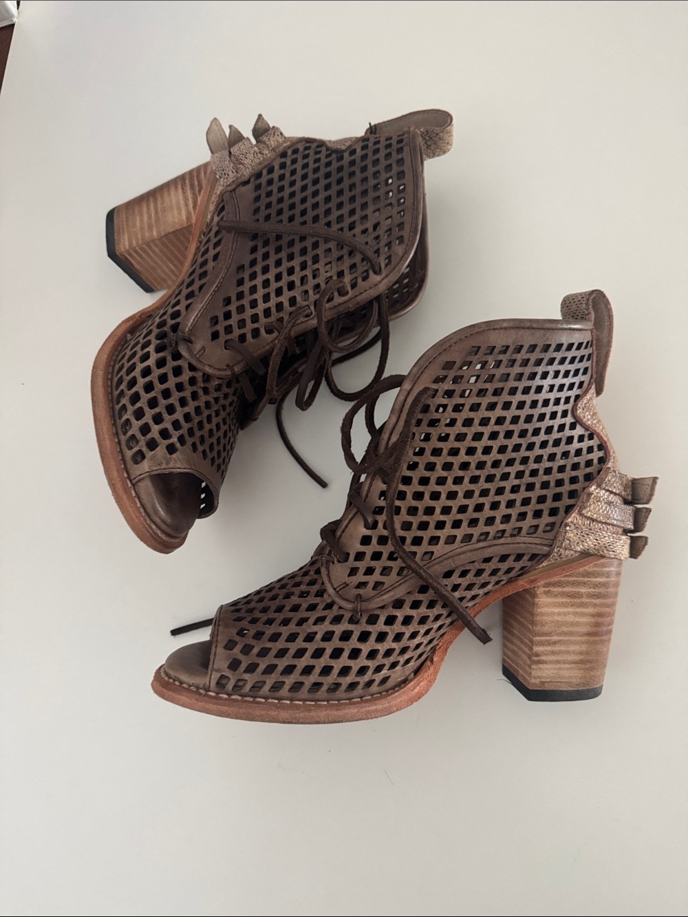 Freebird Snakeskin Leather Lace Up Peeptoe Buckle Ankle Block Heel Booties 9 EUC